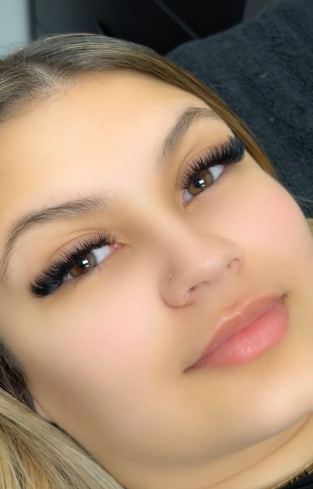 Mahogany client with a bold, full volume lash set